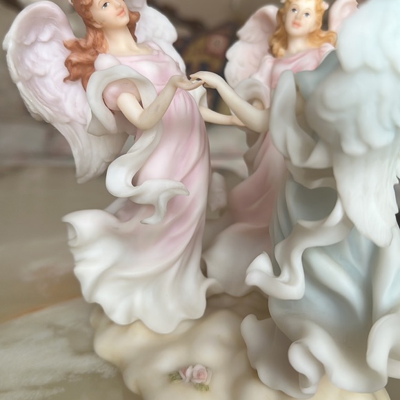 Roman Seraphim Classics Angels Heavenly Circle “Joined in Friendship” #81875 - Picture 3 of 7